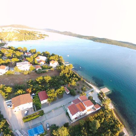 Apartments Vila Leona Pirovac Bagian luar foto