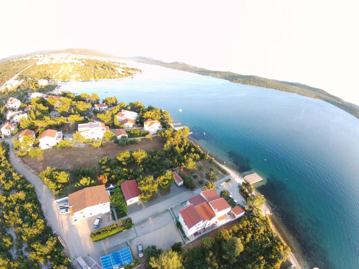 Apartments Vila Leona Pirovac Bagian luar foto