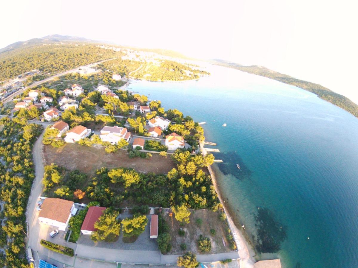 Apartments Vila Leona Pirovac Bagian luar foto