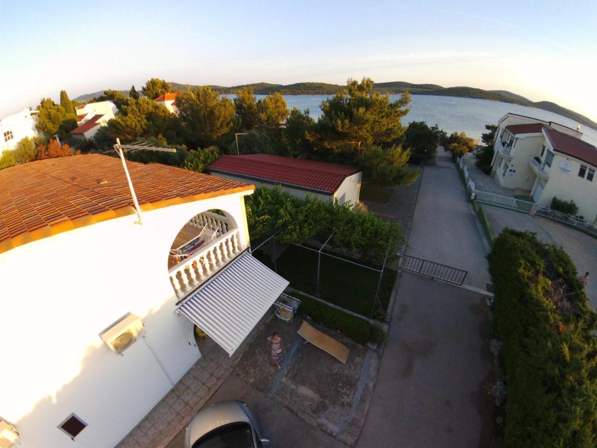 Apartments Vila Leona Pirovac Bagian luar foto