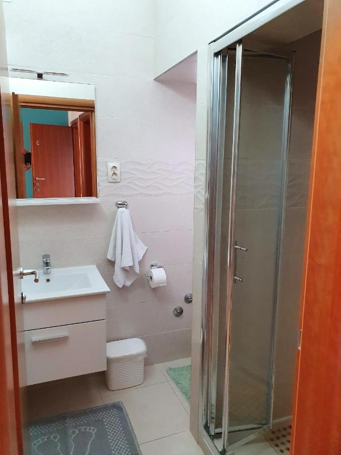 Apartments Vila Leona Pirovac Bagian luar foto