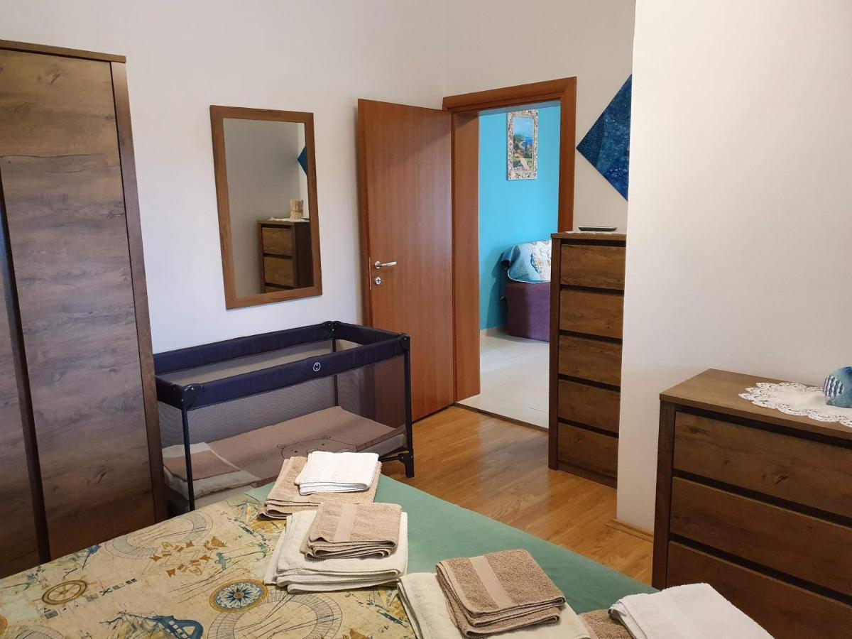 Apartments Vila Leona Pirovac Bagian luar foto