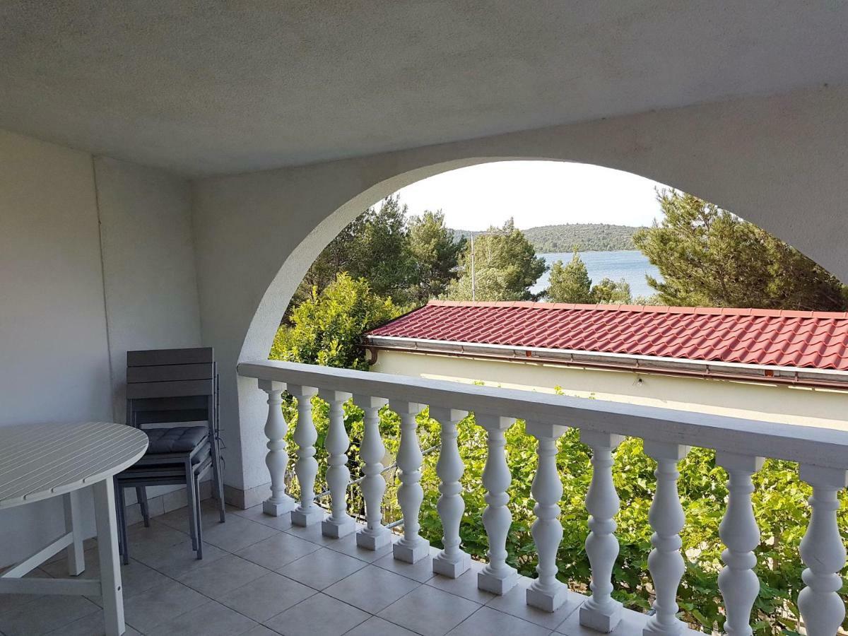Apartments Vila Leona Pirovac Bagian luar foto